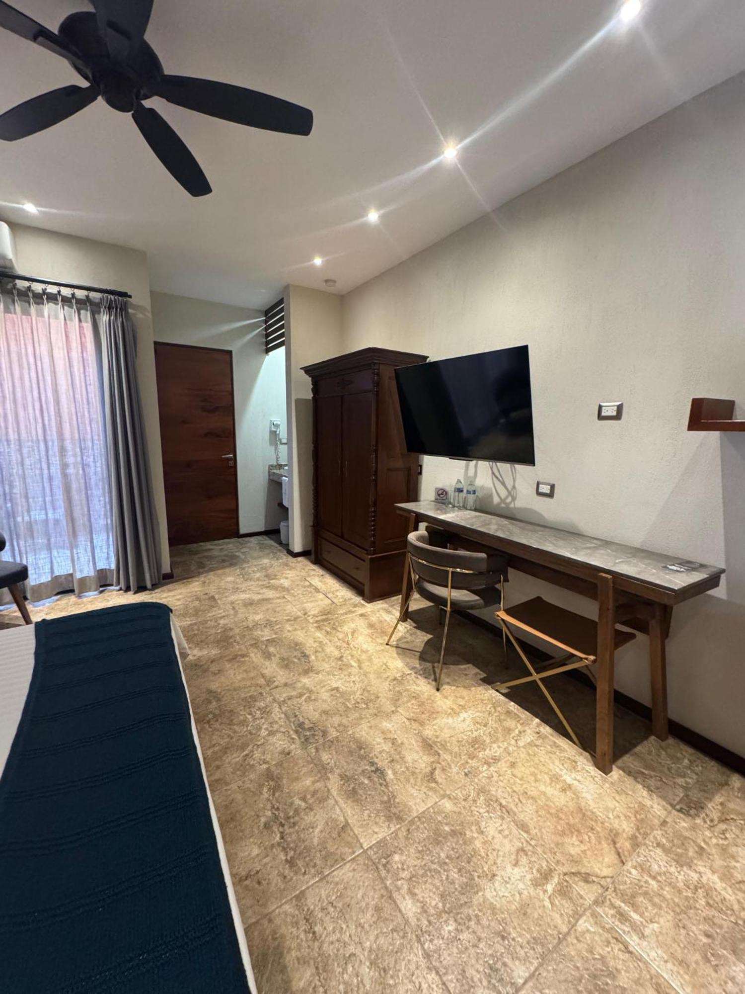 Hotel Arista 1026 San Luis Potosí Екстериор снимка